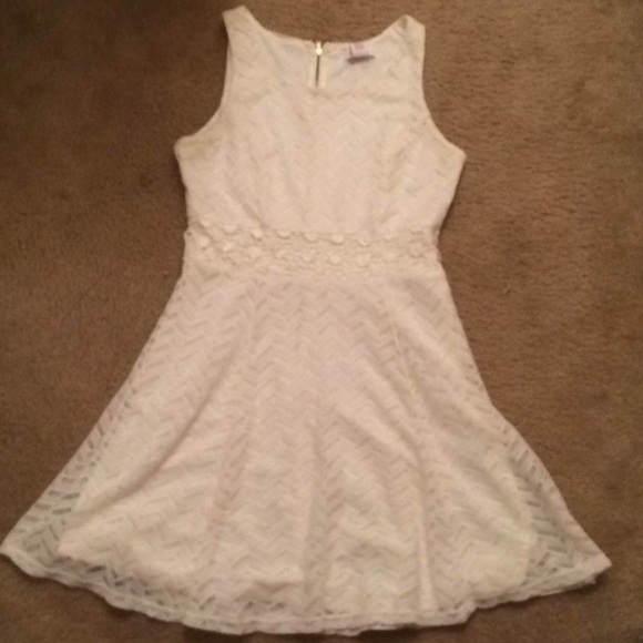 Dresses & Skirts - White dress